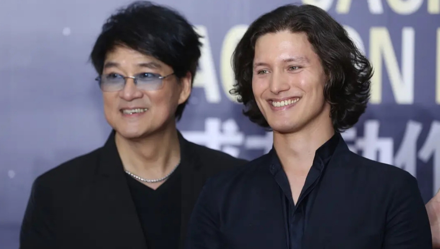 澳门直播开奖报码开奖结果,甲亢哥被三折叠手机惊艳：这是电脑,最新答案解释落实_手游版V13.40